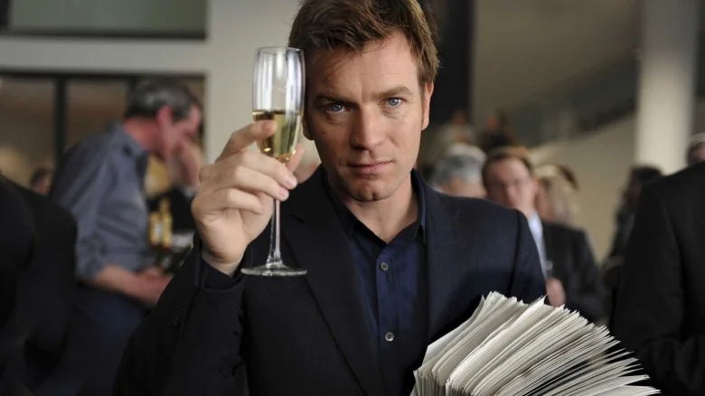 Ewan McGregor jako autor widmo w filmie Romana Polańskiego.
