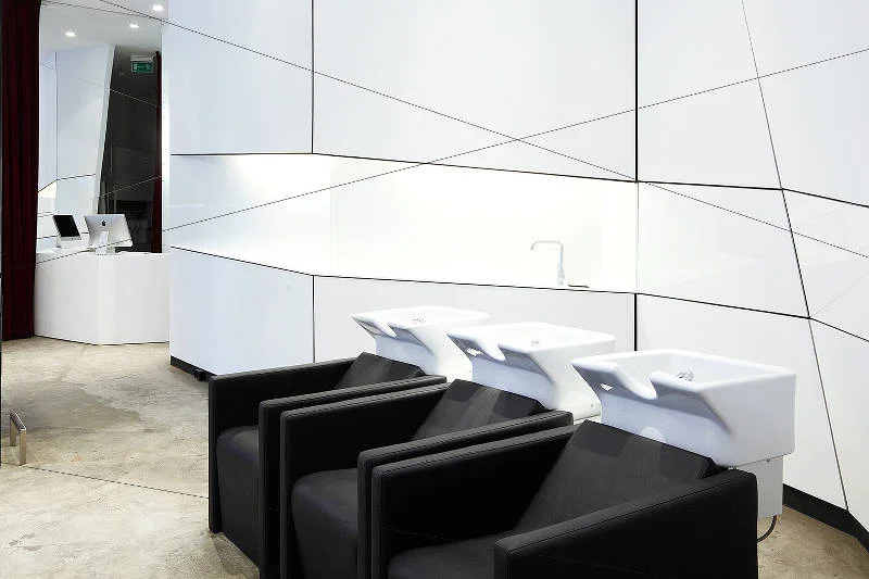 Salon fryzjerski Bartek Janusz w Warszawie, autorstwa Moomoo Architects