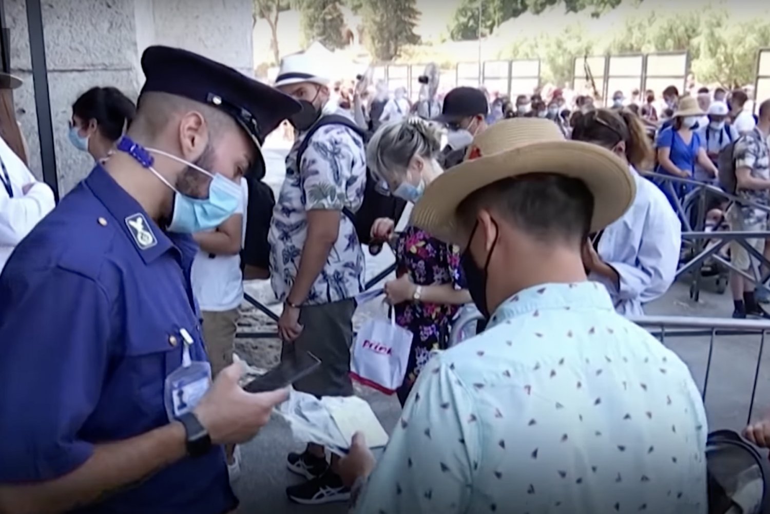 Ogromne kolejki we Włoszech. Powodem Green Pass.