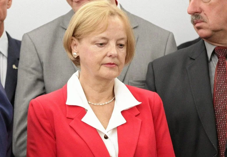 Maria Szonert-Binienda, była konsul honorowa w USA, została zawieszona po tym, jak opublikowała na Facebooku zdjęcie Donalda Tuska w mundurze SS.
