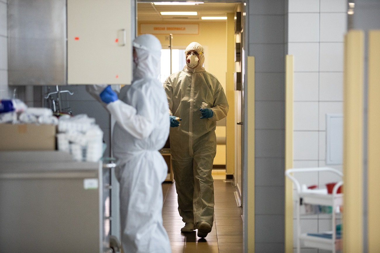 Kilkaset nowych zakażeń koronawirusem w Polsce.