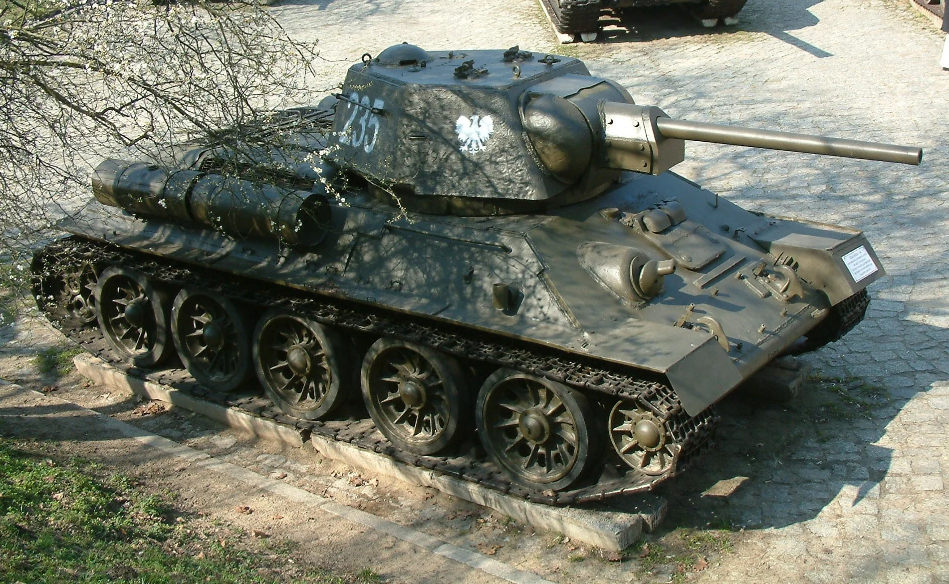 Polski T-34 Model 1943 w Muzeum Uzbrojenia w Poznaniu.