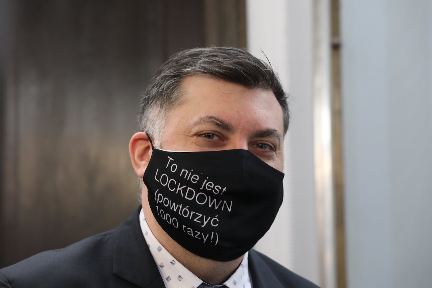 Artur Dziambor domaga się otwarcia siłowni.