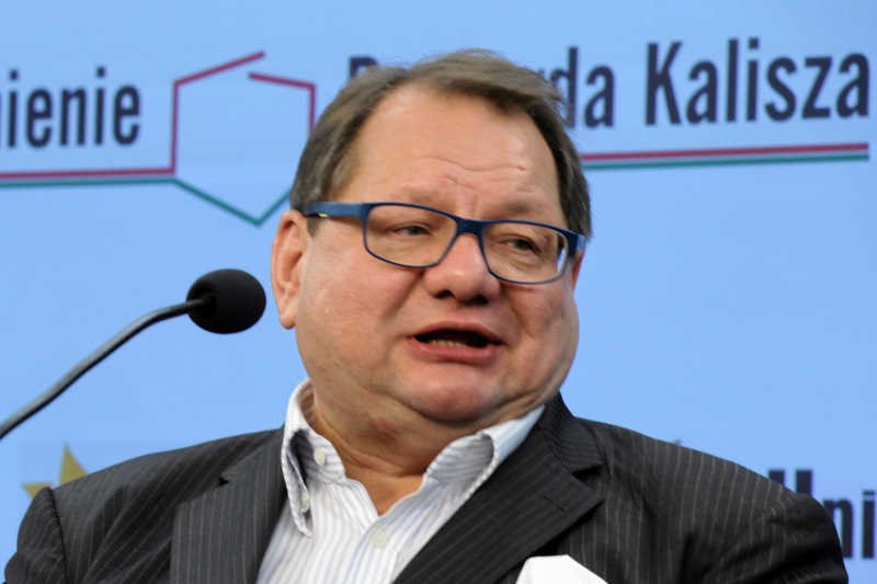 Ryszard Kalisz nawołuje, by Polska nie stawała się krajem dla jednej tylko grupy, czyli katolików.
