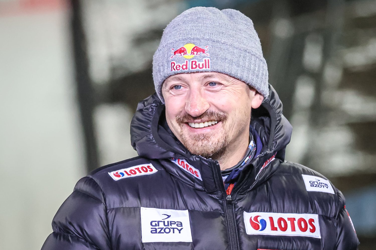 Adam Małysz starł się z kontrolerem FIS ws, kombinezonów polskich skoczków