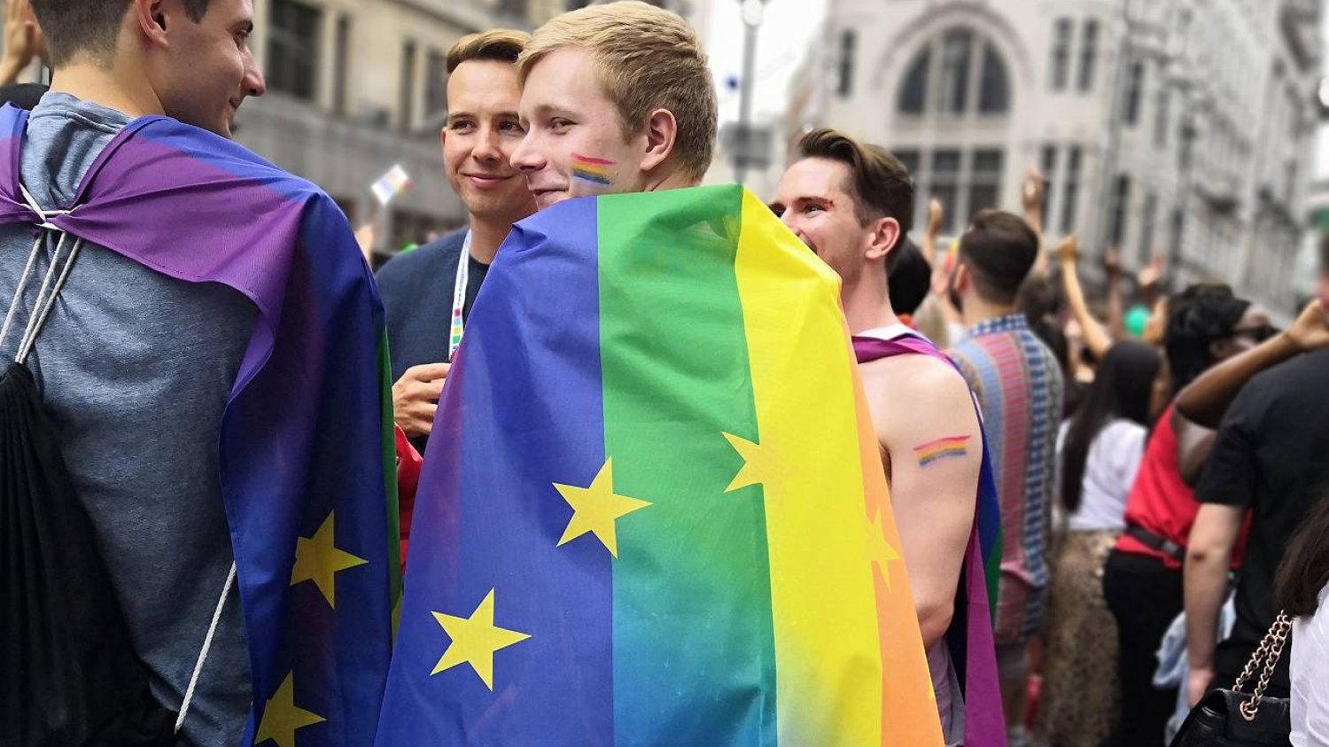 Przywódcy 17 państw członkowskich UE podpisali wspólny list w obronie praw osób LGBTI. Wśród polityków, którzy tego nie zrobili jest premier Polski Mateusz Morawiecki. Karine Zenda on Unsplash
Karine Zenda on Unsplash
Przywódcy 17 państw członkowskich UE podpisali wspólny list w obronie praw osób LGBTI.