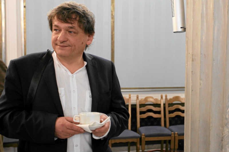 Piotr Tymochowicz ocenia, że dzięki urodzie Magdaleny Ogórek SLD może zaoszczędzić na jej promocji.