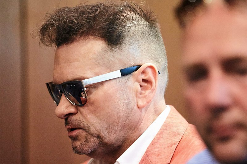 Co zdradza fryzura Krzysztofa Rutkowskiego? Od przodu silny mężczyzna, a z tyłu...