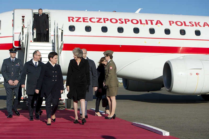 Politycy PiS ignorują incydent z rządowym samolotem w Londynie.