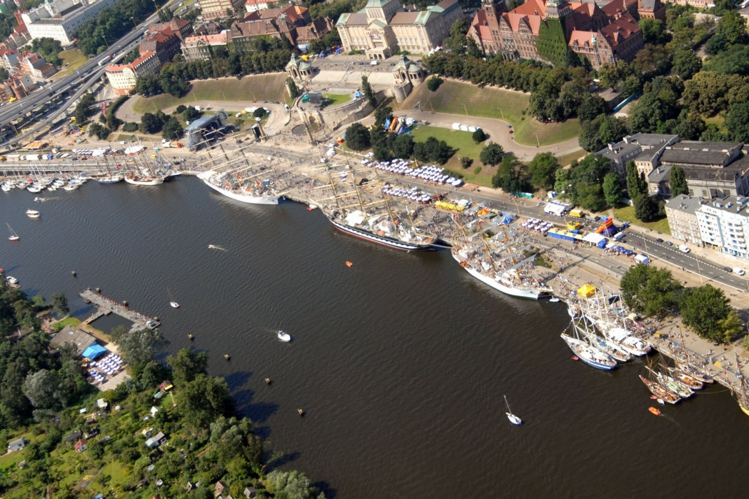 Skażenie Odry dotarło już do Szczecina.