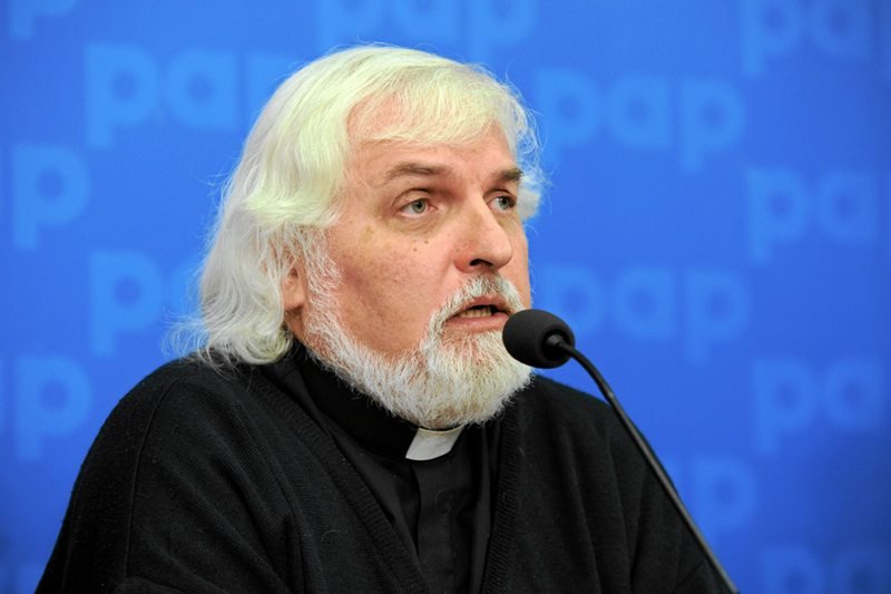Ojciec Posacki z zakazem wypowiadania się w mediach