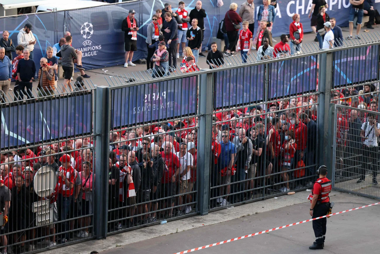 Tak wyglądała brama wejściowa na stadion na kilka minut przed rozpoczęciem finału Ligi Mistrzów w Paryżu.