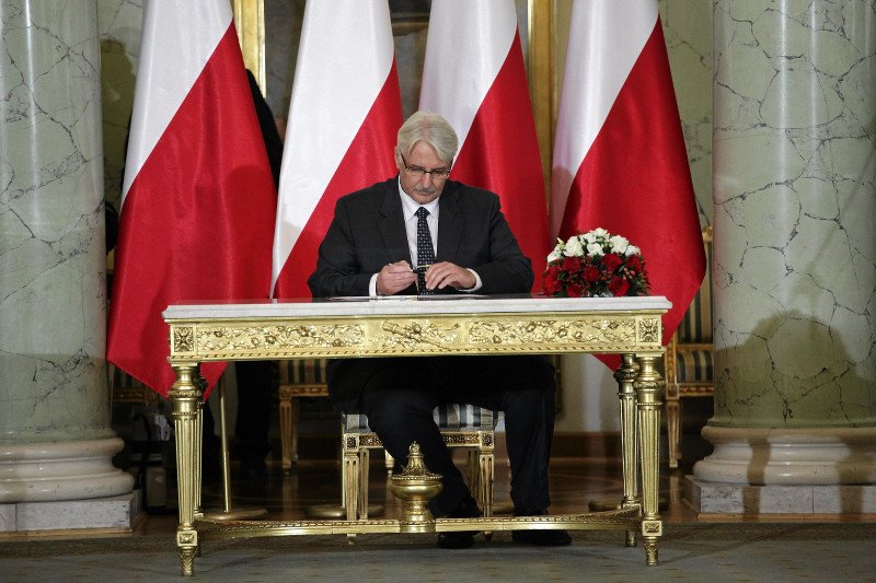 Witold Waszczykowski, szef MSZ, zaznaczył, że trzeba "potrzebna jest rewizja decyzji Unii Europejskiej w sprawie uchodźców".