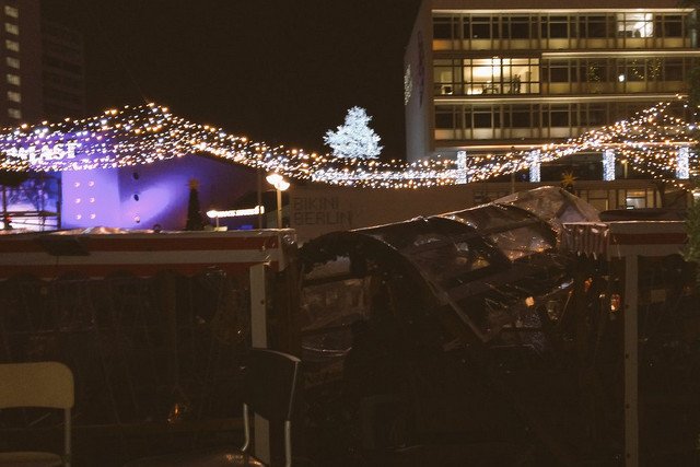 Atak na jarmarku bożonarodzeniowym w Berlinie - co wiadomo?