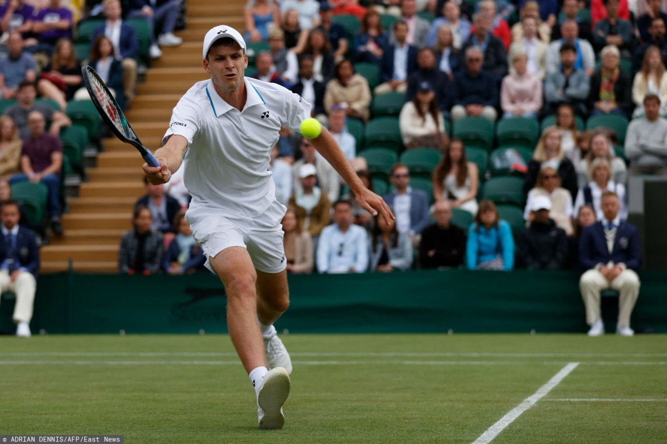 Zażarty pojedynek Polaka z Rosjaninem został przerwany, Hubert Hurkacz wróci do gry we wtorek