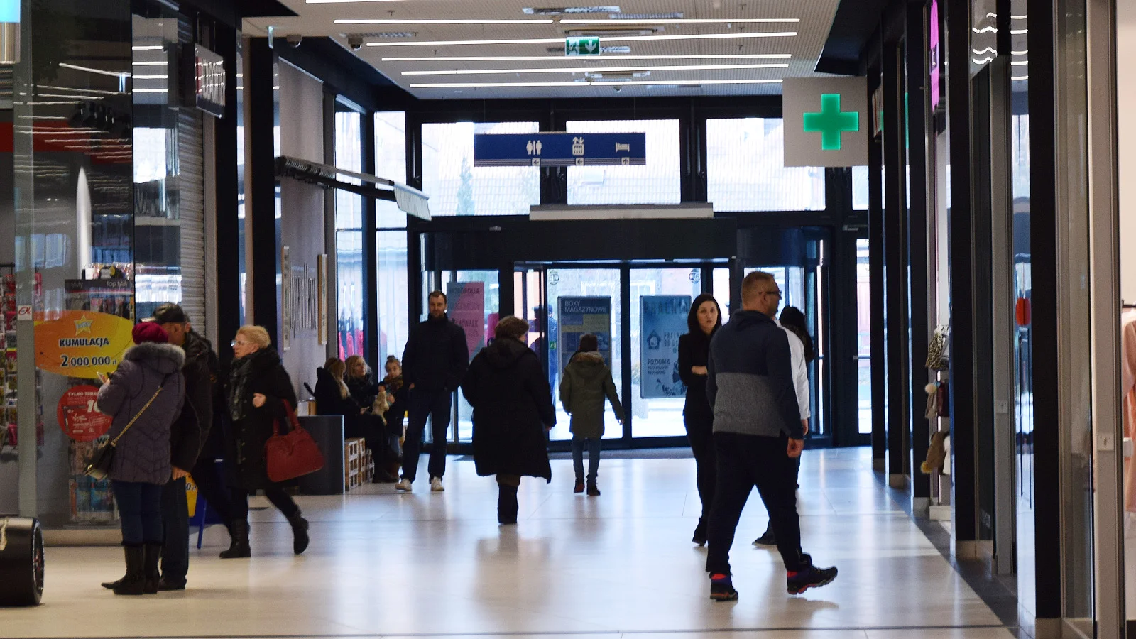 W Galerii Metropolia w Gdańsku-Wrzeszczu niełatwo zauważyć, że w 11 marca to niedziela objęta zakazem handlu.