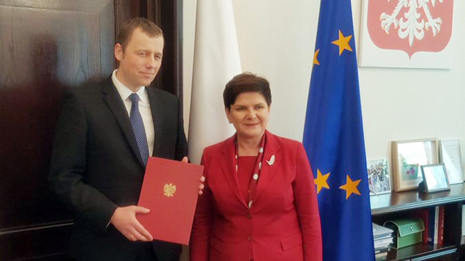 Premier Beata Szydło w towarzystwie nowego pełnomocnika rządu ds. Centralnego Portu Komunikacyjnego Mikołaja Wilda.