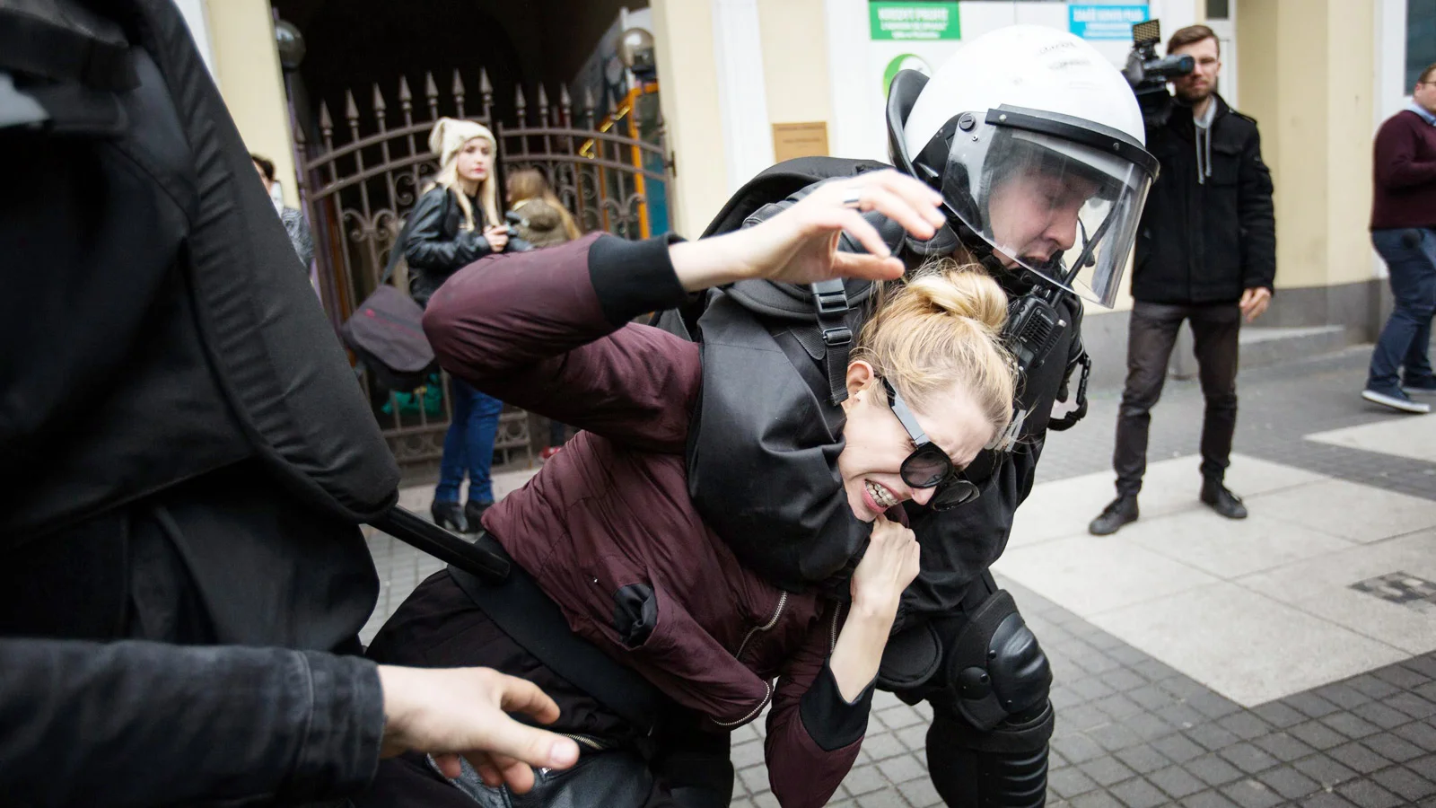 W rozmowie z naTemat funkcjonariusze apelują do chcących protestować Polaków, by nie ryzykowali niepotrzebnych starć z policją i kłopotów z prawem. Ujawniają też, jak wyglądają polityczne rozkazy.