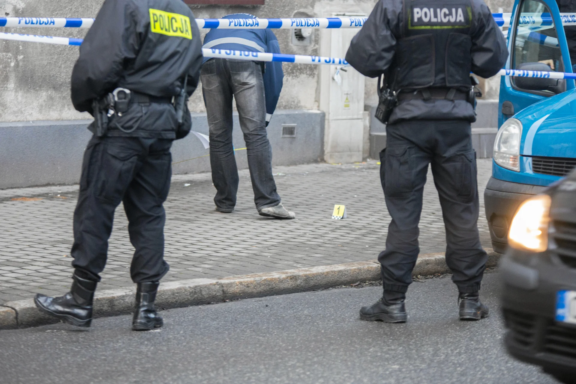 Policja w Piotrkowie Trybunalskim zatrzymała sześcioro podejrzanych w sprawie pobicia 38-letniej kobiety