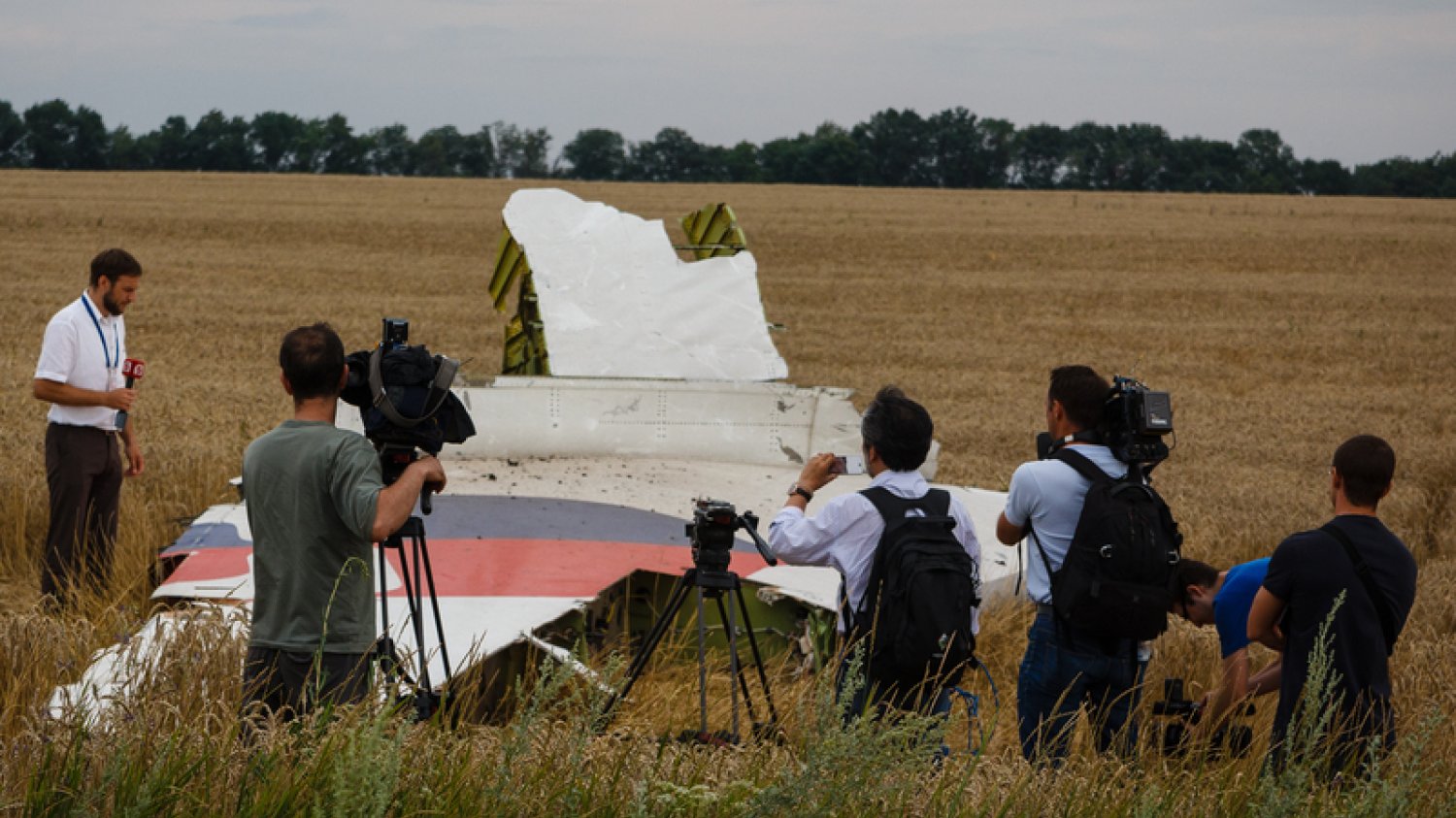 Dziennikarze na miejscu katastrofy samolotu Malaysia Airlines.