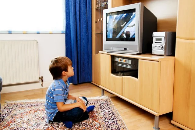Klarin zdejmuje z rodziców odpowiedzialność za przedawkowanie telewizji. Nadwątlały wzrok w razie czego wzmocni suplement diety