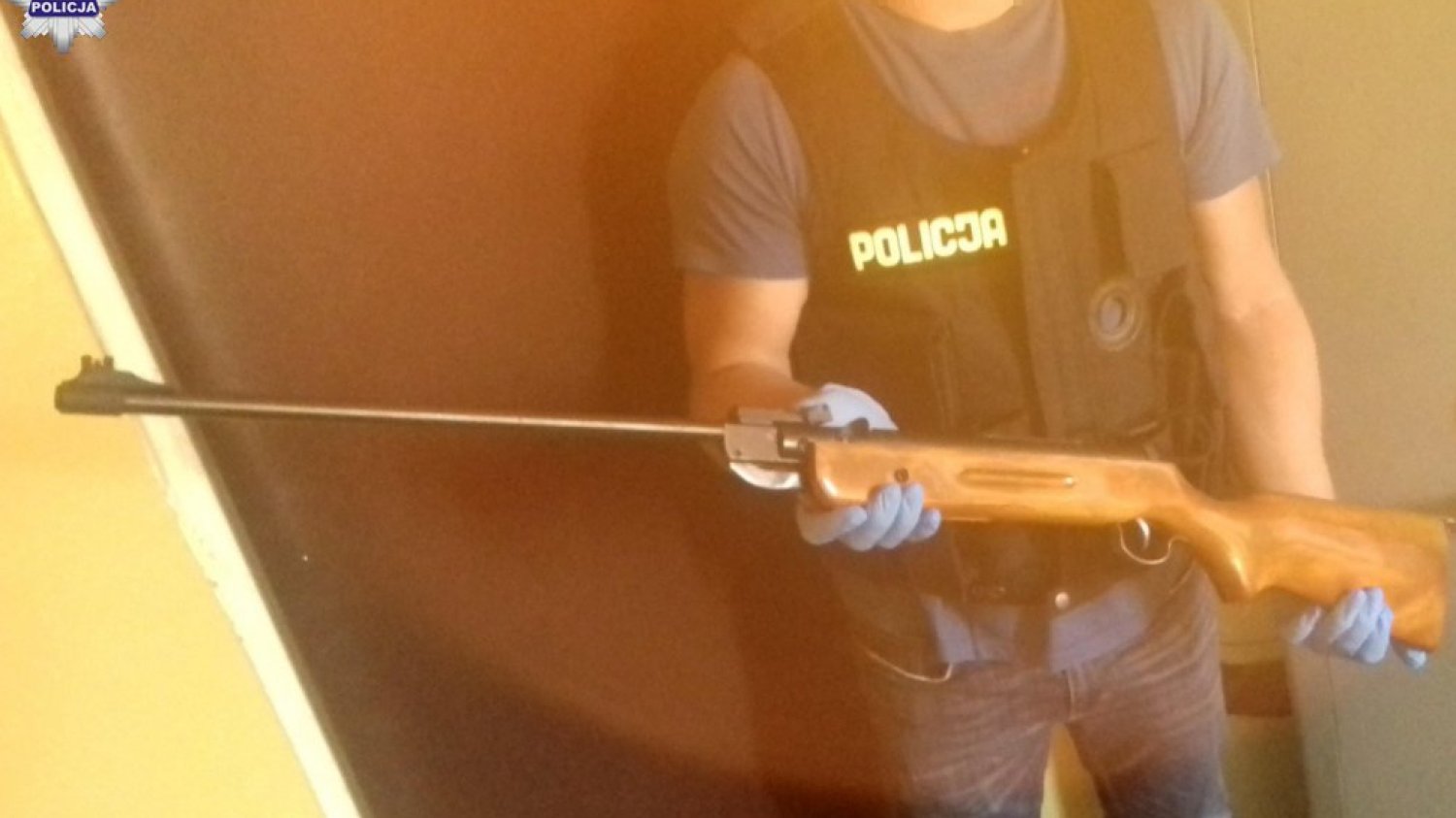 Lekarze strzelali z wiatrówki do butelki, trafili w pacjentklę
