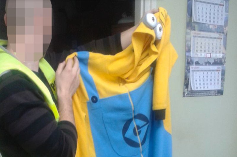 Strój minionka miał zapewnić włamywaczowi anonimowość.