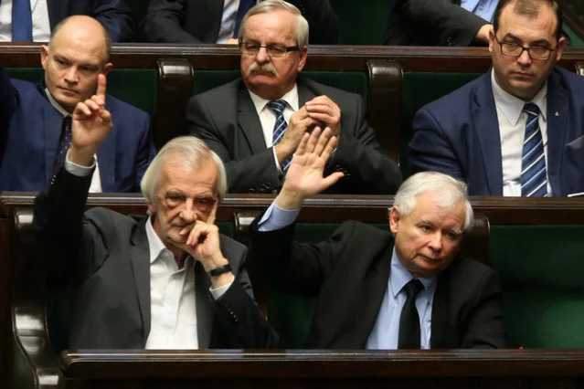 PiS idzie po swoje w urzędach administracji państwowej