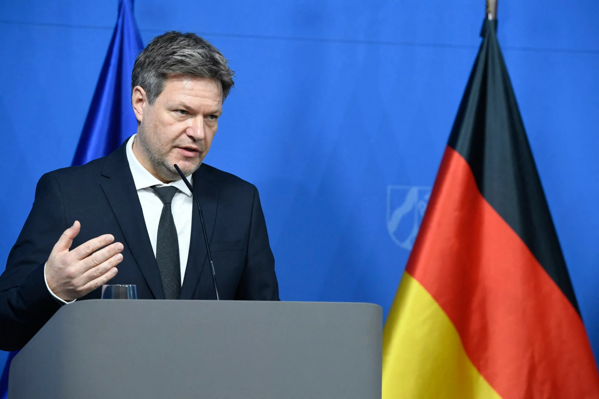 Minister gospodarki Niemiec Robert Habeck poinformował, że Gazprom Germania będzie od teraz pod zarządem państwa. Minister gospodarki Niemiec Robert Habeck poinformował, że Gazprom Germania będzie od teraz pod zarządem państwa