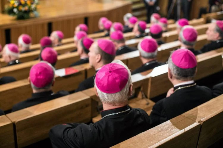 Biskupi nie godzą się z wyrokiem ws. tęczowych maryjek. Wydali oświadczenie.