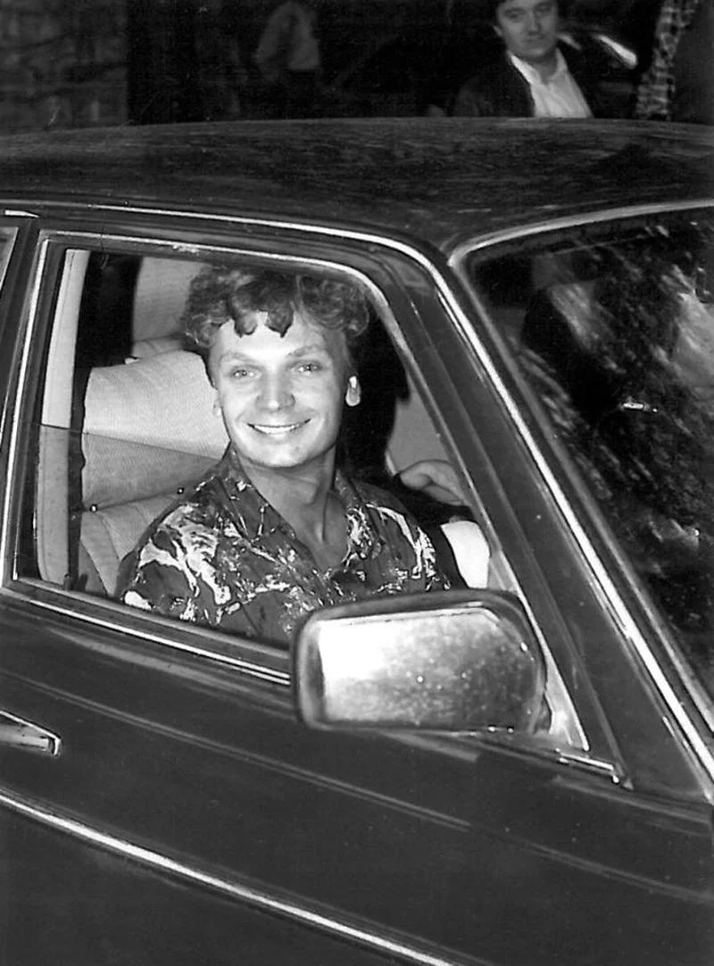 Grzegorz Ciechowski podczas Opola 1990.