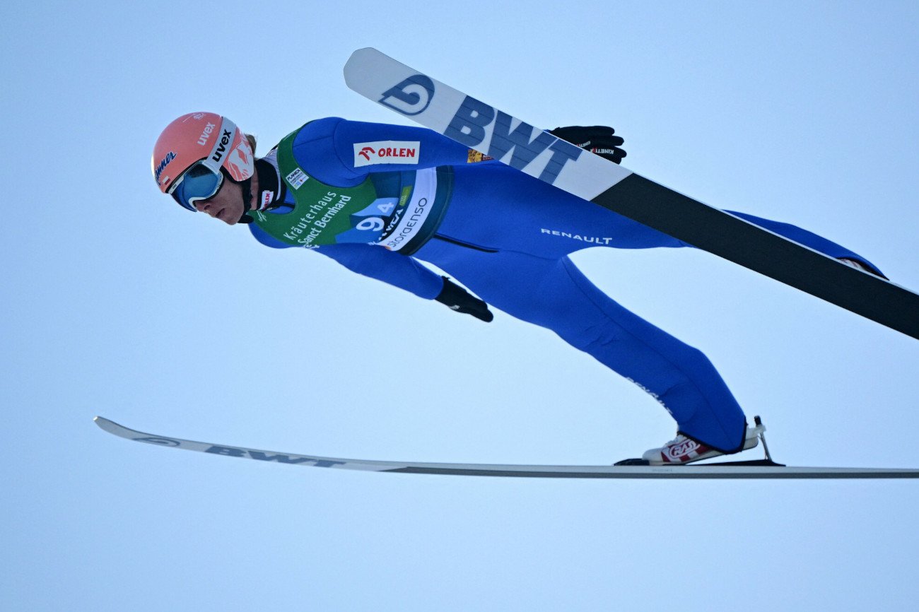 Dawid Kubacki zajął trzecie miejsce w klasyfikacji niedzielnego konkursu w Oslo. Polak oddał kapitalny skok w serii finałowej.