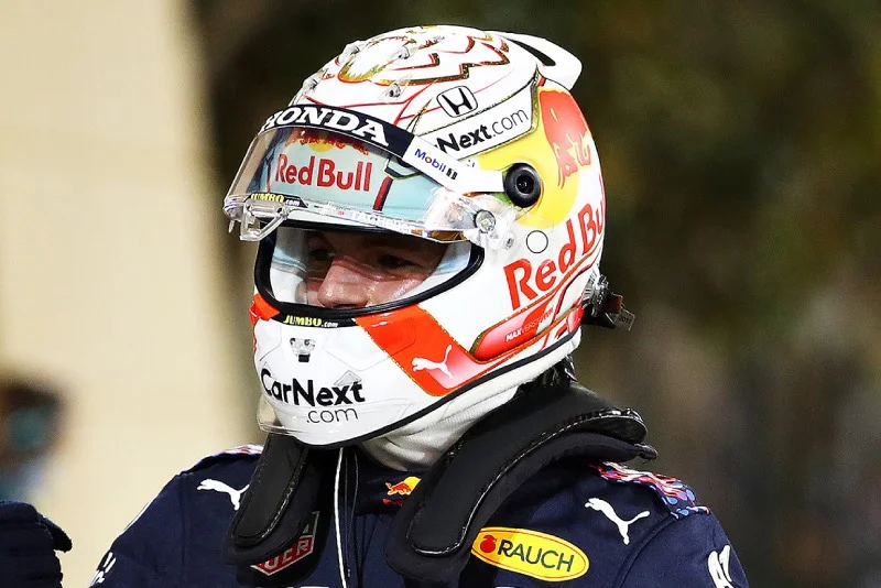 Verstappen wyprzedził na chwilę Hamiltona, ale ostatecznie był drugi. GP Bahrajnu: Verstappen o przyczynach porażki z Hamiltonem.