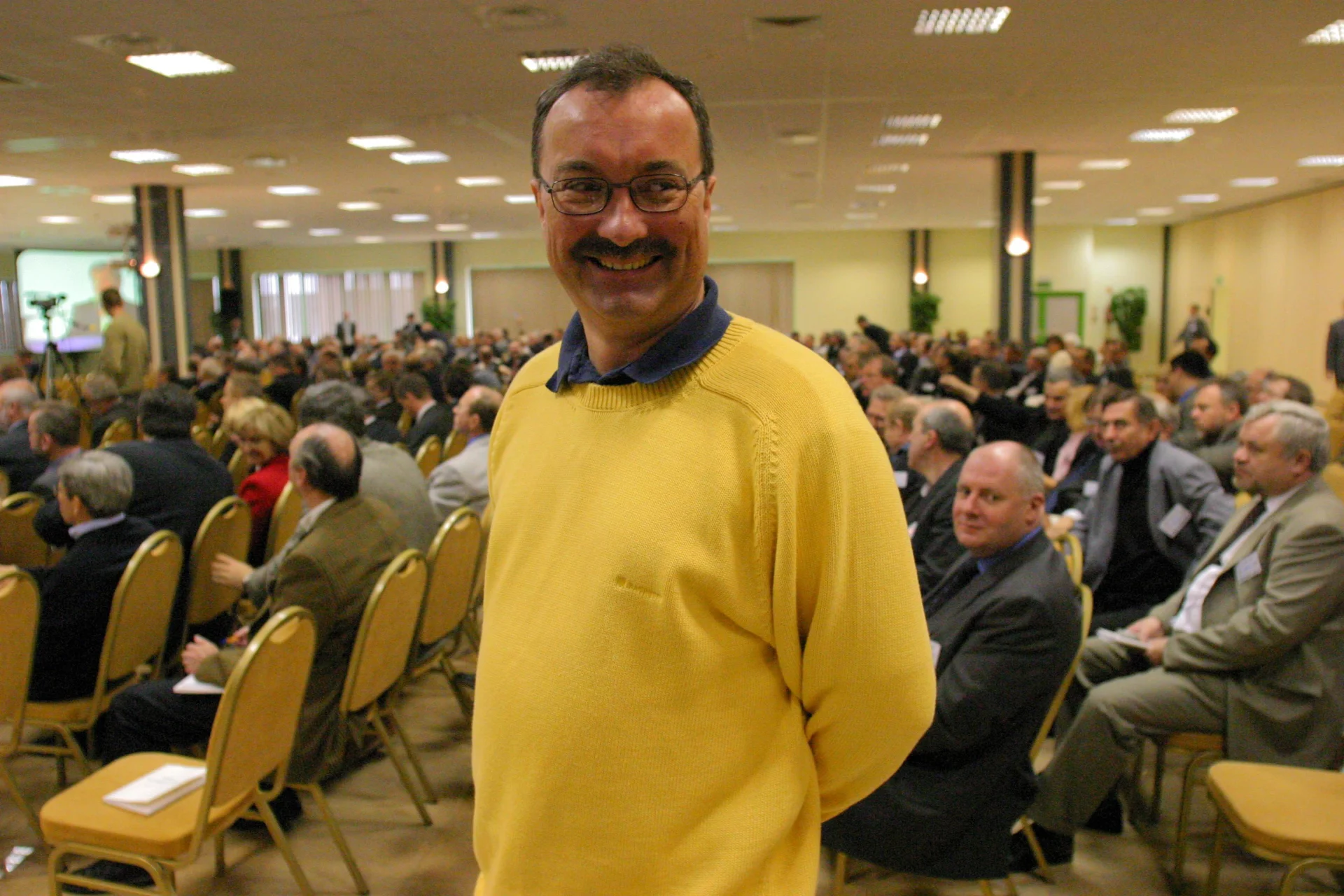 2004 r., kongres Stowarzyszenia Ordynacka. To jeden z pierwszych publicznych występów Włodzimierza Czarzastego w swetrze.