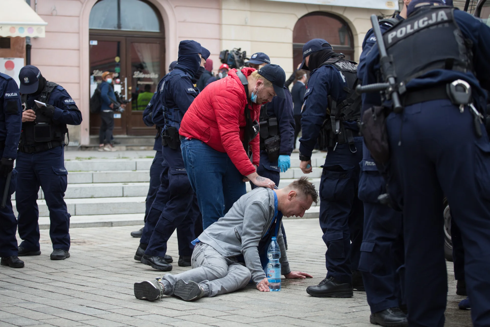 Sobotnie starcie przedsiębiorców z policją doprowadziło do kilku incydentów.