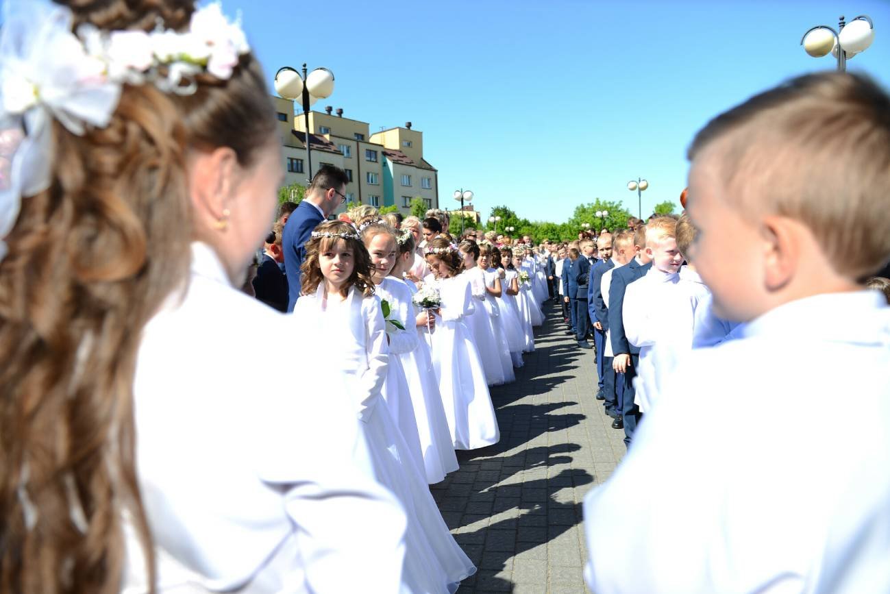 Komunia – 7 prezentów dla dziecka z głową.  Skończmy z modą na rozrzutność