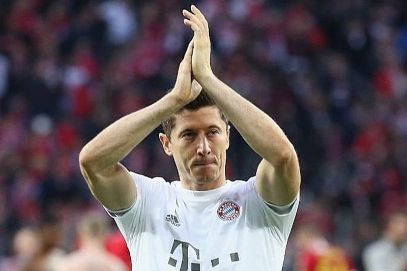 Robert Lewandowski opowiedział w rozmowie z dziennikiem "The Guardian" o propozycji gry w Manchesterze United.