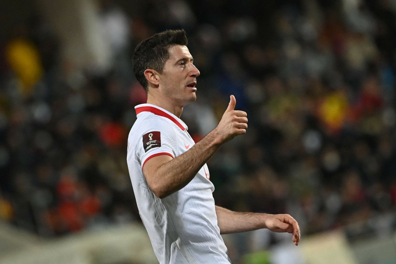 Robert Lewandowski nie zagra w poniedziałkowym meczu Polaków z Węgrami na PGE Narodowym.