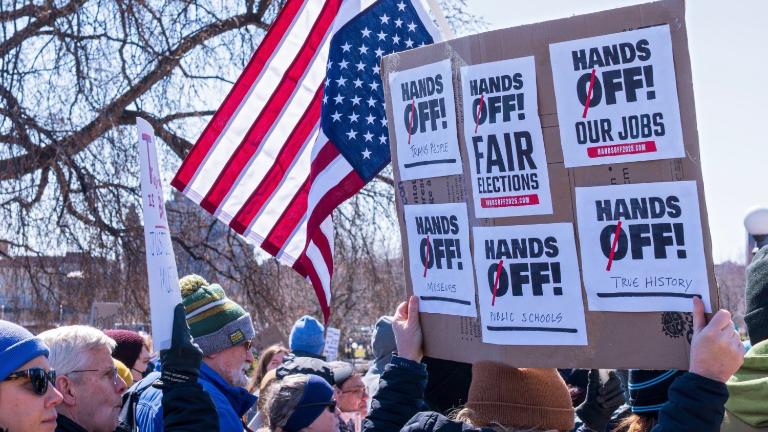 Donald Trump zobaczył czerwoną kartkę. Miliony ludzi w USA wyszły protestować