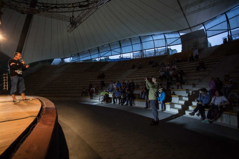 Sala na spotkaniu z Pawłem Kukizem w Żywcu świeciła pustkami.