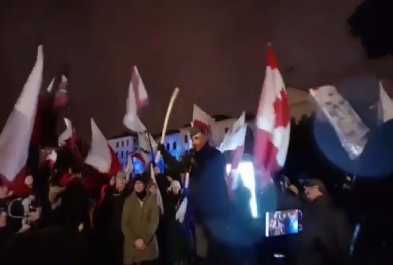 Bydgoszcz. Antyszczepionkowcy grożą śmiercią politykom PiS i opozycji