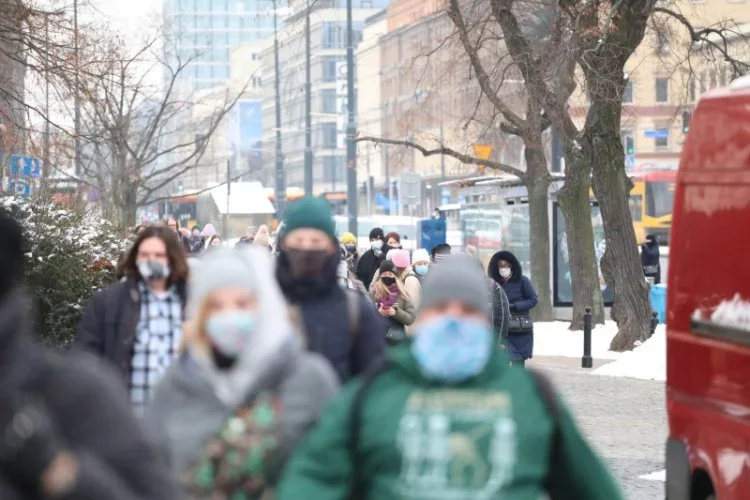 Niedzielski wypowiedział się w kwestii nakazu noszenia maseczek na zewnątrz.