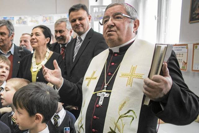 Abp Sławoj Leszek Głódź podczas otwarcia katolickiej szkoły dla chłopców "Fregata", która mieści się w Gdańsku przy ul. Cystersów
