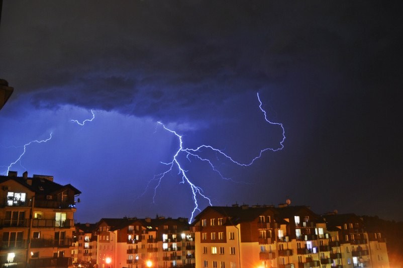 Burze superkomórkowe. RCB i IMGW ostrzegają przed niebezpieczną pogodą