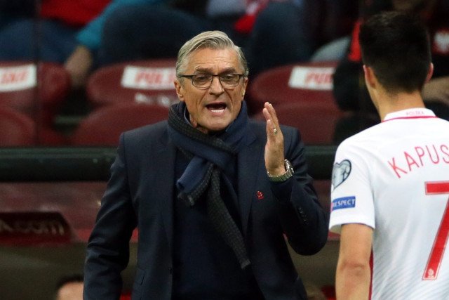 Adam Nawałka "nie będzie tolerował" wybryków swoich piłkarzy. Oficjalnie jeszcze nikogo nie wyrzucił za aferę alkoholową.