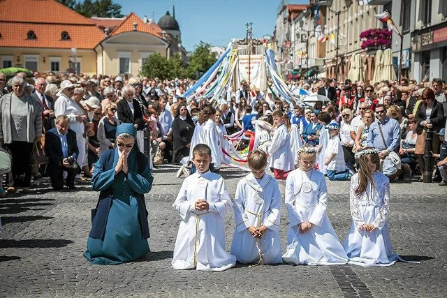 Boże Ciało to głównie procesja ulicami miasta.