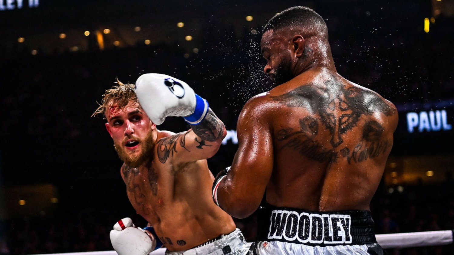 Jake Paul pokonał przez nokaut Tyrona Woodley'a, drugi raz udowadniając, kto jest lepszy w tej nietypowej rywalizacji