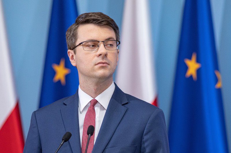 Piotr Müller zdementował pogłoski o 500 plus w formie bonu.