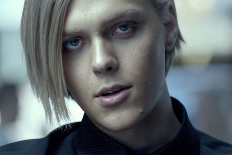 W "Performerze" Jakub Gierszał zagrał u boku Andrzeja Chyry i Agaty Buzek.