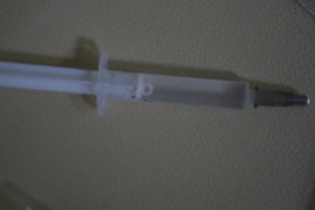 40-latek z Piekar Śląskich miał przy sobie nóż i strzykawkę, w której znajdowała się woda święcona.